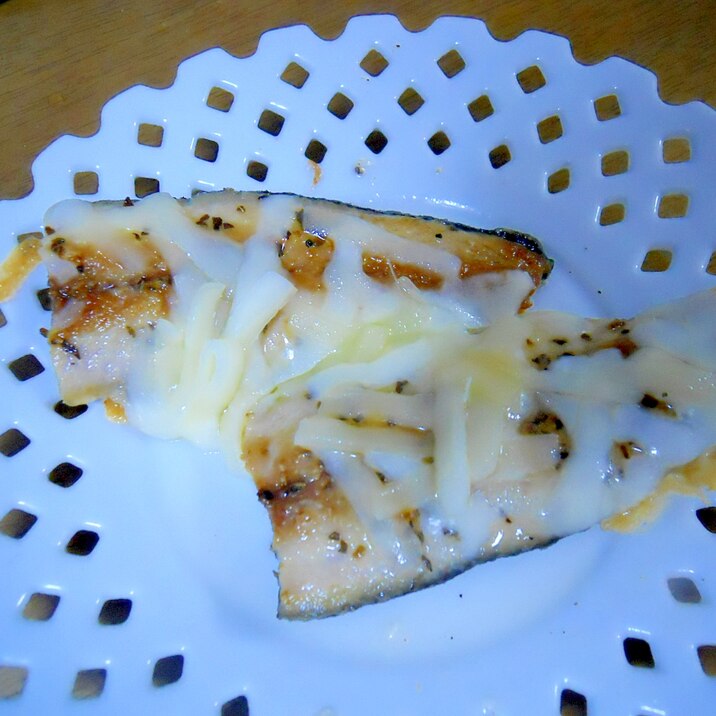 秋刀魚のバジル＆チーズ　焼き